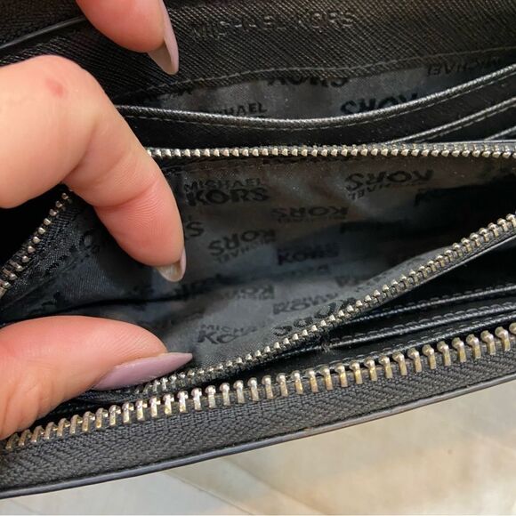 Michael Kors Black Leather Jet Set Travel Zip Around Wallet - Picture 3 of 14